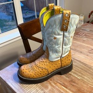 Women’s 7.5 ariat boots nwt